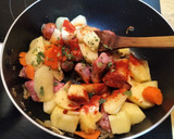 Foto del paso 4 de la receta: Patatas con chorizo y longaniza
