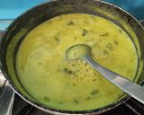 A picture of step 3 of Spring onion curry.