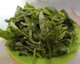 Foto langkah ke 1 dari resep Tumis Kangkung Saos Tiram.