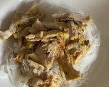 A picture of step 5 of Chicken laksa.