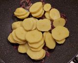Foto del passaggio 3 della ricetta Salsicce, verze e patate