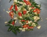Foto langkah ke 2 dari resep Cumi Sosis Masak Cabe.