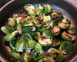 Foto del paso 1 de la receta: Col de Bruselas & Almendras Salteadas