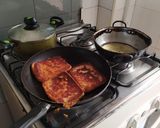 Foto del paso 3 de la receta: Filete de pescado, patacones, arroz y ensalada