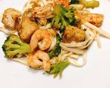 Stir-fry udon noodles με γαρίδες, τόφου και μπρόκολο φωτογραφία βήματος 15