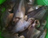 Foto langkah ke 2 dari resep Ikan Sepat Asin Balado.