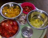 A picture of step 1 of Chicken Chakalaka,white rice and Rainbow Salad.