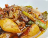 Foto langkah ke 7 dari resep Tumis cumi asin pedas.