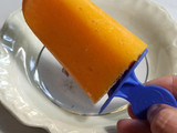 Helados tipo paleta de mango y yogurt
