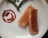 A picture of step 7 of Paneer chicken bread roll.