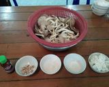 รูปขั้นตอนการทำที่ 1 ของ แหนมเห็ด