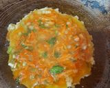 Foto langkah ke 3 dari resep Telur Dadar Sayur.