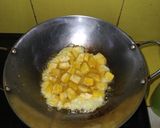 Foto langkah ke 3 dari resep Tahu Telur Kuah Kecap.