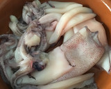 Foto del paso 1 de la receta: Chipirones y almejas en fritada con vino dorado de Cartagena