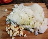 Foto del paso 1 de la receta Arroz con pollo y jamón curado con setas y tomate secos