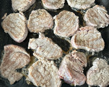 Foto del paso 8 de la receta: Solomillo de cerdo con salsa de setas al oporto