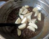 A picture of step 11 of Aloo Qeema.