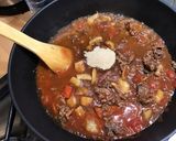 Une image de l'étape 7 de Ramens au bœuf, champignons, tomates, prune et coriandre.