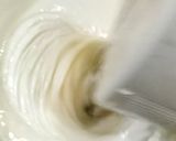 Foto langkah ke 2 dari resep Vanilla Choco Rollcake.