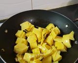 Hình bước làm 3 của món Lẩu gà lá é, gà nướng tiêu chấm muối lá é