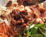 Hình bước làm 1 của món Phở trộn (gọi tạm tên sốt ngũ vị hương nhỉ)