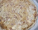 Une image de l'étape 3 de Tarte à l'oignon et lardons.