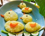 Hình bước làm 2 của món Cơm bento: Gia đình vịt con