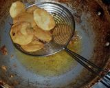 A picture of step 2 of Aloo Pakora.