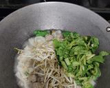 Foto langkah ke 4 dari resep 603. Kwetiaw Rebus Daging Bakso.