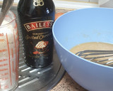 Foto del paso 1 de la receta: Bizcocho Baileys's con chocolate Lindl