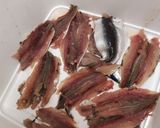 Foto del paso 2 de la receta: Sardinas en salmuera