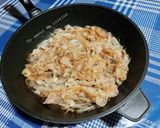 Une image de l'étape 5 de Pissaladière vegan 🧅🫒🌱.