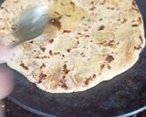A picture of step 4 of Potato paratha.