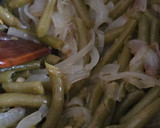 Foto del paso 4 de la receta: Judías verdes en chauchas muy finas salteadas con cebolla en aceite de oliva virgen extra 🫛🧅🫒