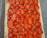 Foto del passaggio 3 della ricetta ​🍓 Girelle di sfoglia, crema di arachidi e fragole fresche 🍫