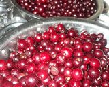 عکس مرحله 2 از دستور شربت آلبالو خوش رنگ
