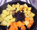 Foto del paso 4 de la receta: Manzana 🍎 y pollo al curry 🐔🥕🍇