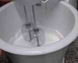 Foto del paso 3 de la receta: Merengue para decorar tortas- diferente