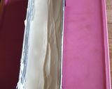 Une image de l'étape 7 de Bûche au chocolat blanc coeur framboises 😋 sur son moelleux au chocolat 🍫.