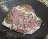 Foto del paso 1 de la receta: Arroz con secreto ibérico marinado y queso azul