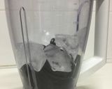 A picture of step 2 of Oreo smoothie without ice cream.