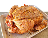 Foto del paso 2 de la receta: Pollo asado en freidora de aire {con condimento "Montreal Steak"}