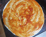 Foto del paso 1 de la receta: Pizza de jamón cocido, salchicha y aceitunas