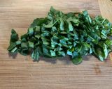 Foto del paso 1 de la receta: Tortillita de hojas de rabanito