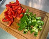 Une image de l'étape 2 de Poivrons bicolores aux épices créoles.