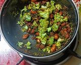 A picture of step 4 of Drumstick Leaves Amti.