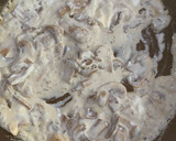 Foto del paso 2 de la receta: Pollo en crema de champiñones