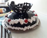 A picture of step 11 of Chocolate mirror glaze malai cake.