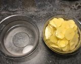 Savanyú krumplifőzelék tejföllel recept fázis 1 fotója