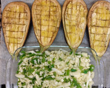 Foto del paso 7 de la receta: Berenjenas al pesto de albahaca, rellenas de atún con tomate